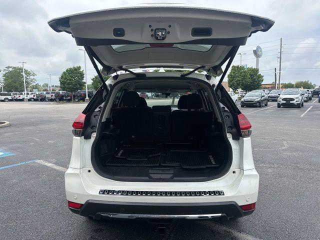 Photo of 2020 White Nissan Rogue