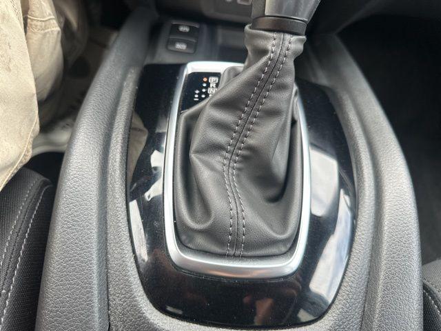 Photo of 2020 White Nissan Rogue