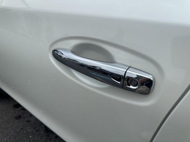 Photo of 2020 White Nissan Rogue