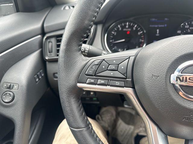 Photo of 2020 White Nissan Rogue