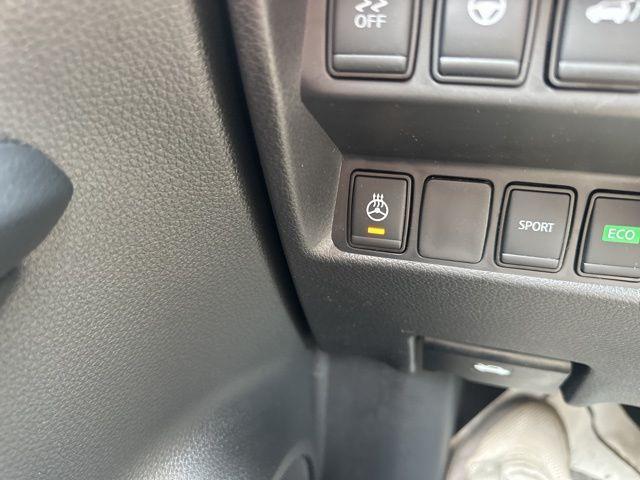 Photo of 2020 White Nissan Rogue