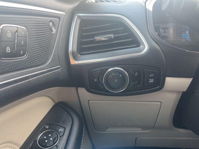 Photo of 2024 Carbonized Gray Metallic Ford Edge