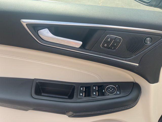 Photo of 2024 Carbonized Gray Metallic Ford Edge