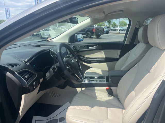 Photo of 2024 Carbonized Gray Metallic Ford Edge