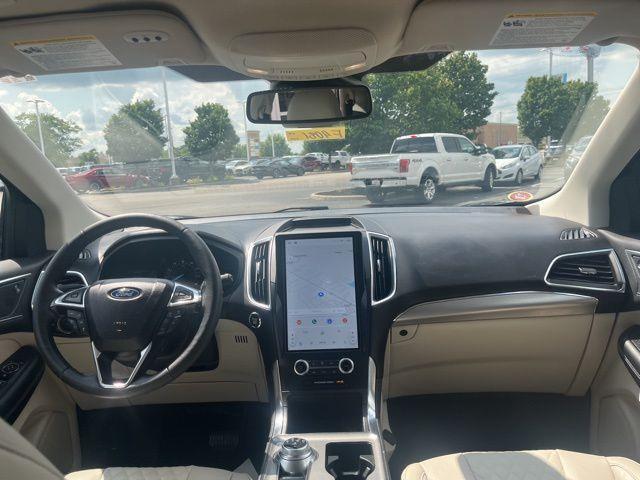 Photo of 2024 Carbonized Gray Metallic Ford Edge