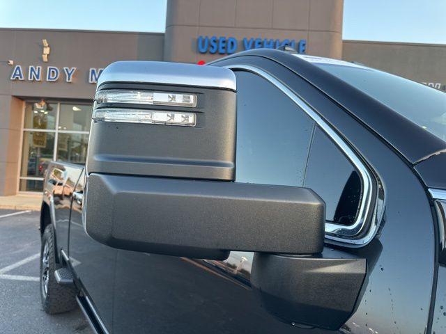 Photo of 2024 Onyx Black GMC Sierra 2500