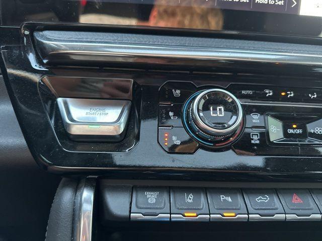 Photo of 2024 Onyx Black GMC Sierra 2500