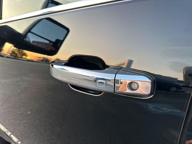 Photo of 2024 Onyx Black GMC Sierra 2500
