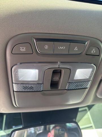 Photo of 2022 Glacial White Pearl Kia Telluride