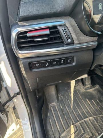 Photo of 2022 Glacial White Pearl Kia Telluride