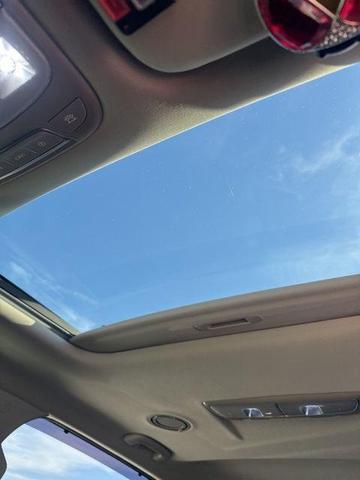 Photo of 2022 Glacial White Pearl Kia Telluride