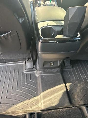 Photo of 2022 Glacial White Pearl Kia Telluride