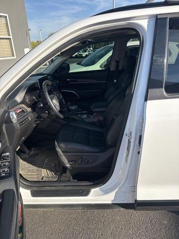 Photo of 2022 Glacial White Pearl Kia Telluride