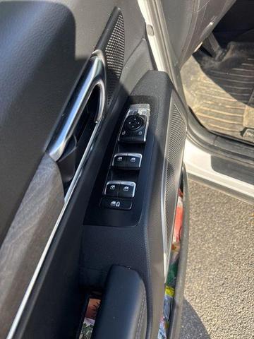 Photo of 2022 Glacial White Pearl Kia Telluride