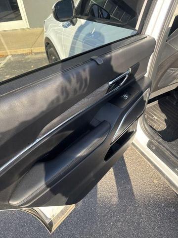 Photo of 2022 Glacial White Pearl Kia Telluride