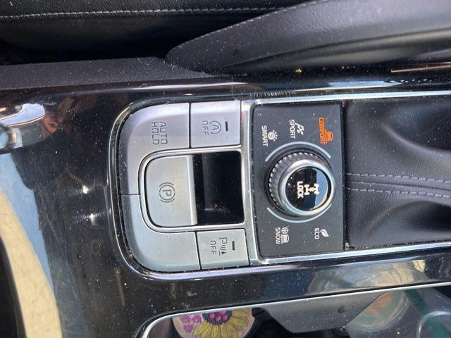 Photo of 2022 Glacial White Pearl Kia Telluride