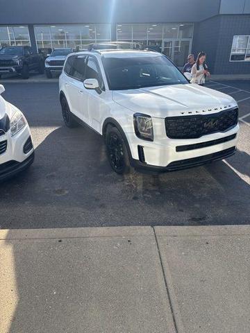 Photo of 2022 Glacial White Pearl Kia Telluride