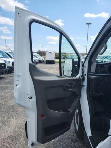 Photo of 2025 Oxford White Ford Transit-250