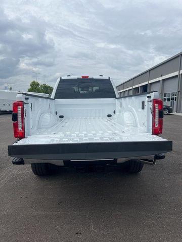 Photo of 2025 Oxford White Ford F-350