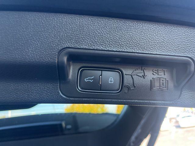 Photo of 2020 Agate Black Metallic Ford Explorer