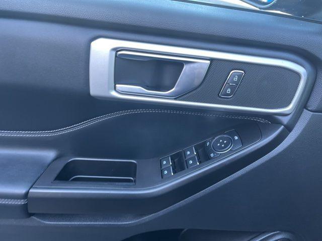 Photo of 2020 Agate Black Metallic Ford Explorer