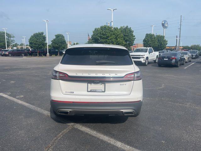 Photo of 2019 White Platinum Lincoln Nautilus