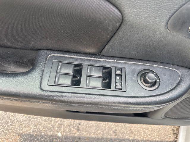 Photo of 2014 Bright White Clearcoat Chrysler 200
