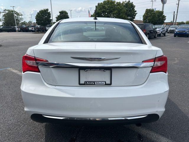 Photo of 2014 Bright White Clearcoat Chrysler 200