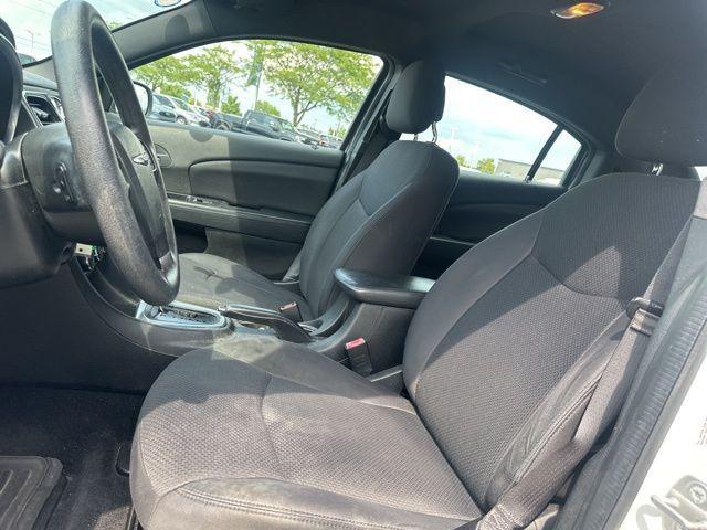 Photo of 2014 Bright White Clearcoat Chrysler 200