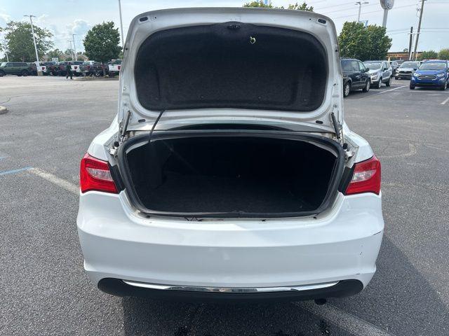 Photo of 2014 Bright White Clearcoat Chrysler 200