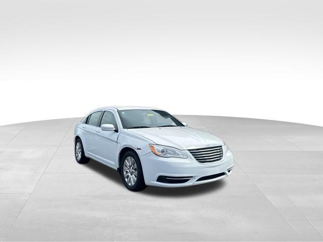 Photo of 2014 Bright White Clearcoat Chrysler 200