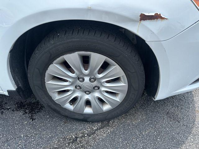 Photo of 2014 Bright White Clearcoat Chrysler 200