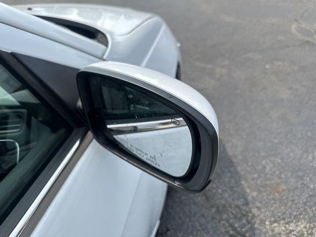 Photo of 2014 Bright White Clearcoat Chrysler 200