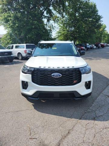 Photo of 2025 White Ford Explorer