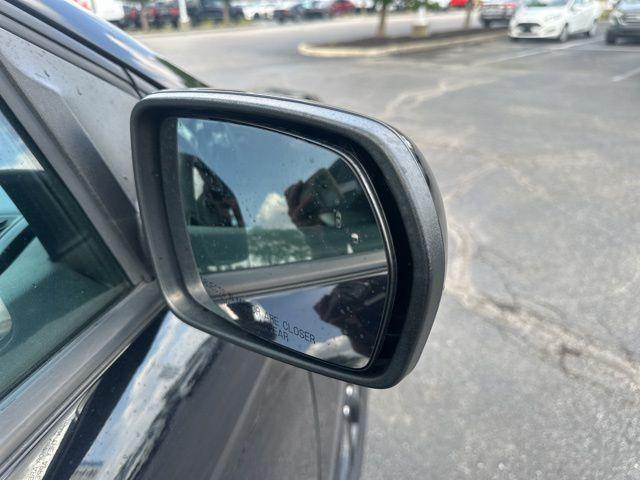 Photo of 2022 Agate Black Metallic Ford Edge