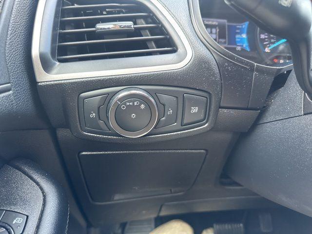 Photo of 2022 Agate Black Metallic Ford Edge