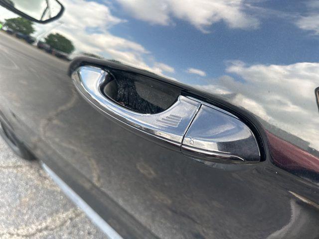 Photo of 2022 Agate Black Metallic Ford Edge
