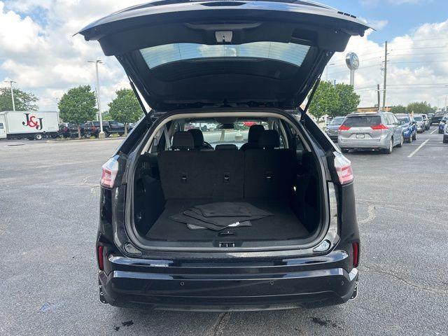 Photo of 2022 Agate Black Metallic Ford Edge