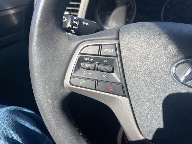 Photo of 2017 Diamond Black Hyundai ELANTRA