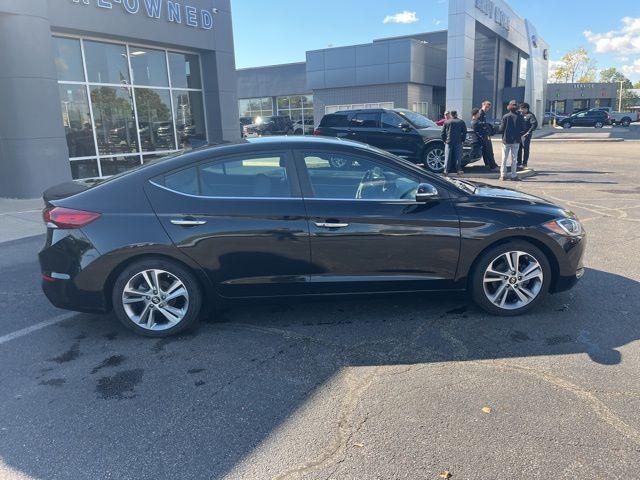 Photo of 2017 Diamond Black Hyundai ELANTRA