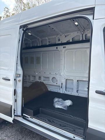 Photo of 2025 Oxford White Ford Transit-350