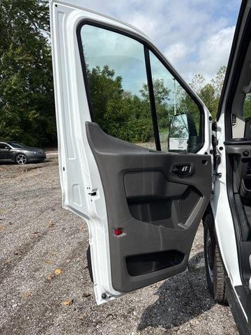 Photo of 2025 Oxford White Ford Transit-350