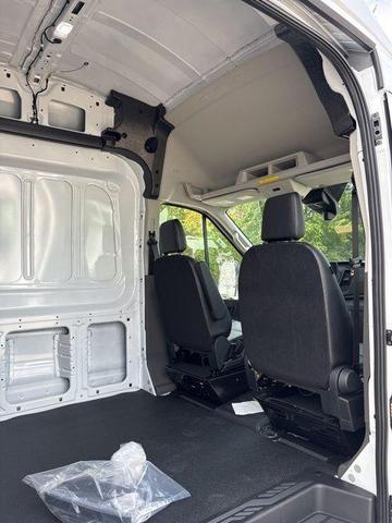 Photo of 2025 Oxford White Ford Transit-350