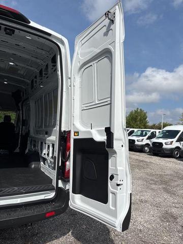 Photo of 2025 Oxford White Ford Transit-350