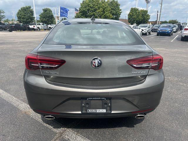Photo of 2018 Pearl Metallic Buick Regal Sportback