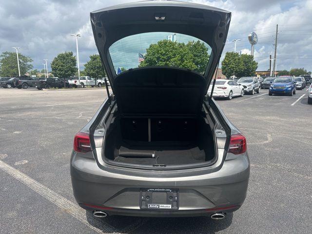 Photo of 2018 Pearl Metallic Buick Regal Sportback