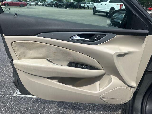Photo of 2018 Pearl Metallic Buick Regal Sportback