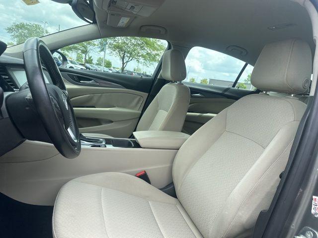 Photo of 2018 Pearl Metallic Buick Regal Sportback