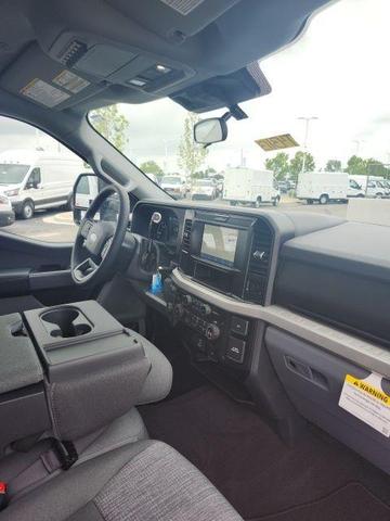 Photo of 2025 Oxford White Ford F-350