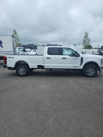 Photo of 2025 Oxford White Ford F-350
